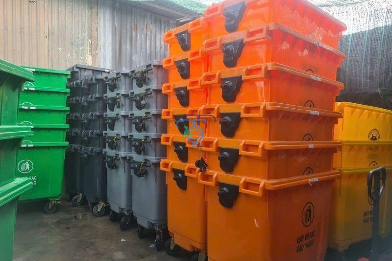 Kho hàng thùng đựng rác y tế 660 lít