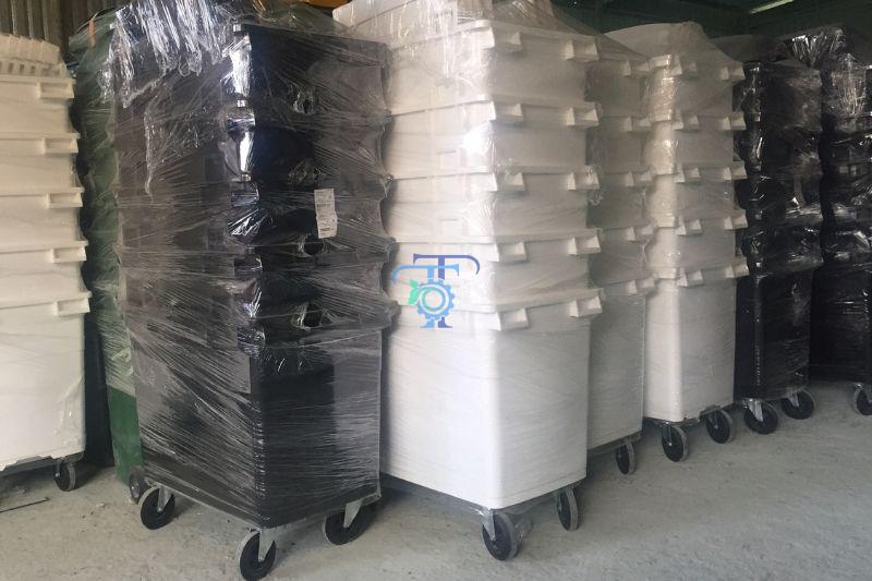 Thùng rác y tế 660 lít màu đen