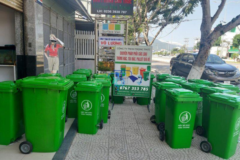 Thùng rác y tế 240 lít màu xanh Thùng rác y tế 240 lít màu xanh