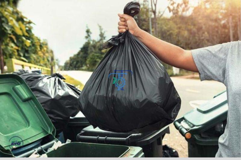 Sử dụng túi đựng rác 120L