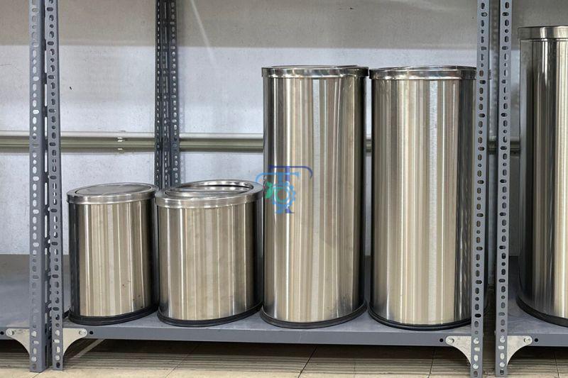 Thùng rác inox tròn nắp lật có tính thẩm mỹ cao Thùng rác inox tròn nắp lật có tính thẩm mỹ cao