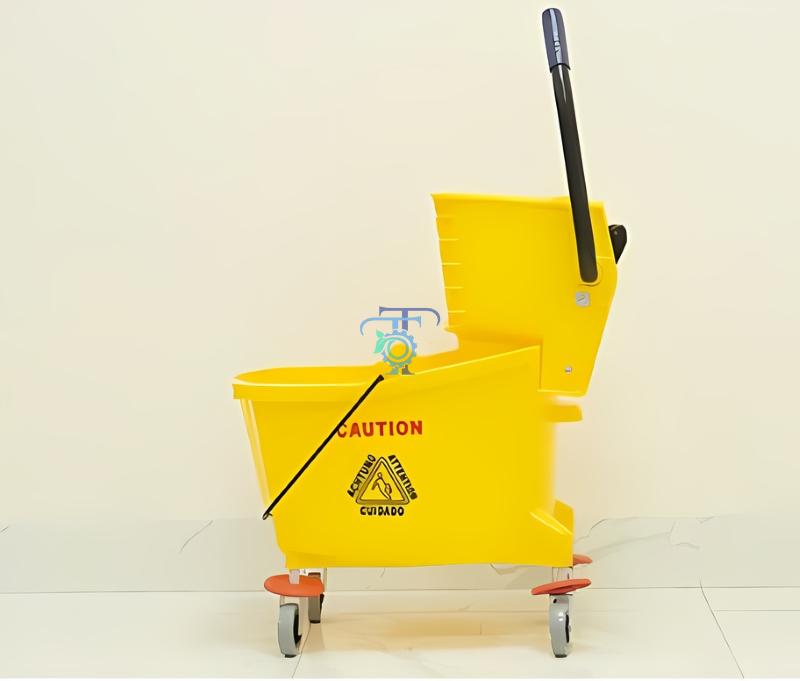 Xe vắt móp đơn phục vụ quá trình dọn dẹp