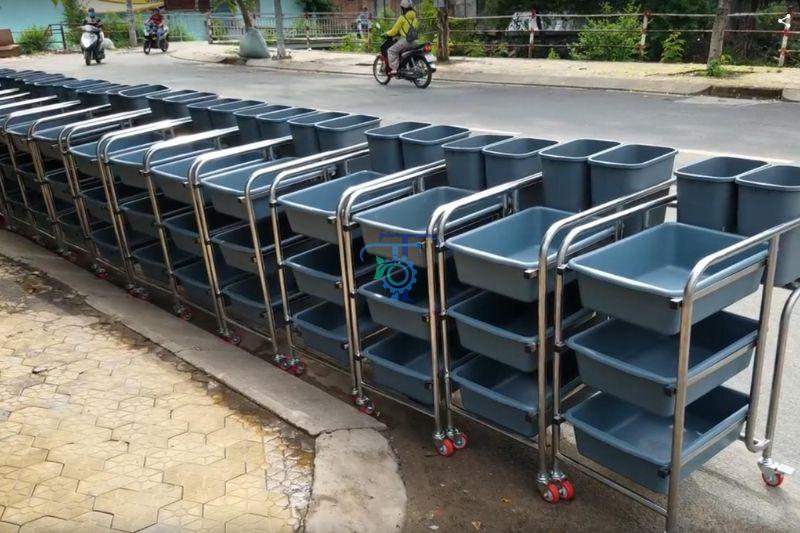 Xe vệ sinh khách sạn thu gom đồ bẩn