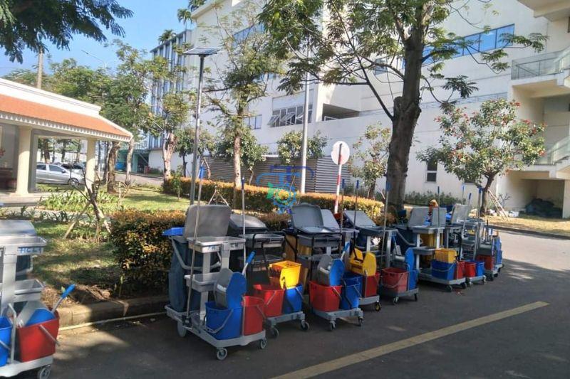Hình ảnh thực tế xe dọn vệ sinh chữ L Hình ảnh thực tế xe dọn vệ sinh chữ L